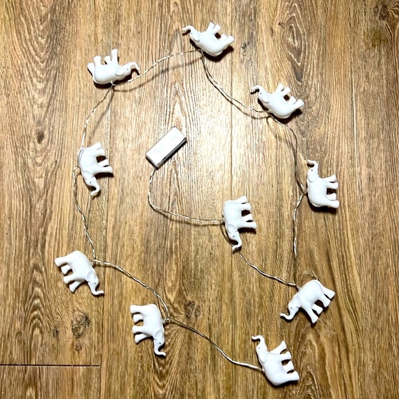 NEW! 🐘  7 FOOT WHITE PLASTIC 3” ELEPHANT STRING LIGHTS - AA BATTERY-OPERATED - Picture 5 of 7